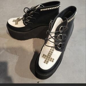 Dollskill Cross Wedges